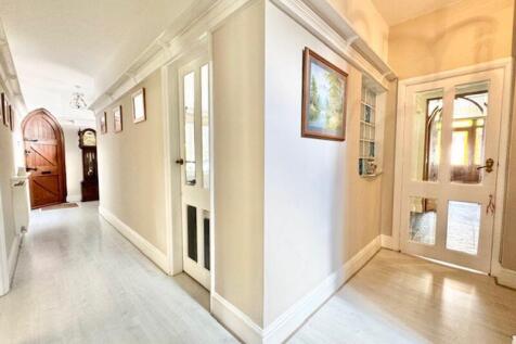Entrance hall view 2