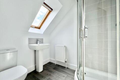 En suite bedroom 2
