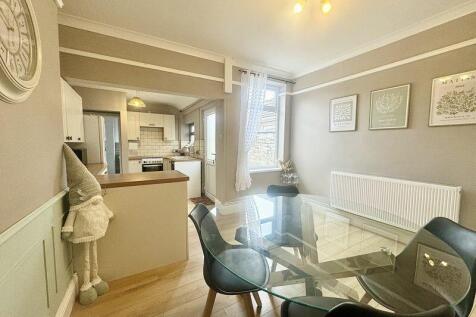 Dining to kitchen 