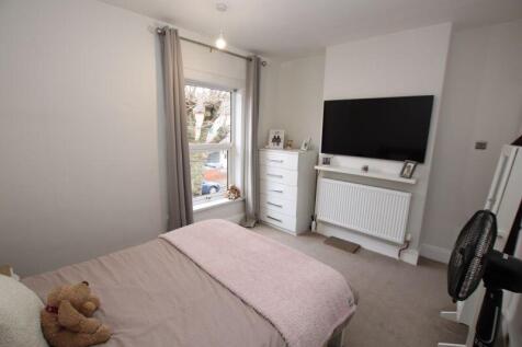 Bed 1 photo 2