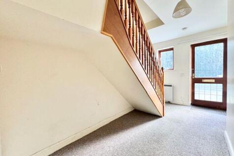 Entrance hall view 2