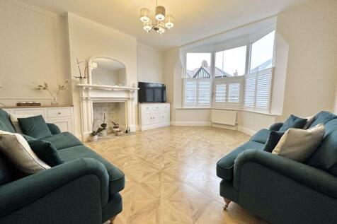 Flat 1 Lounge alt view