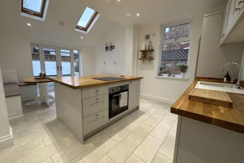 Flat 1 Kitchen