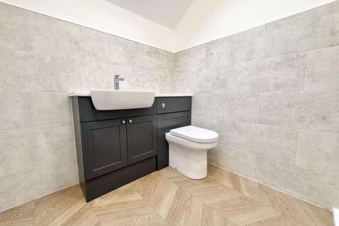 Flat 3 shower room photo 2