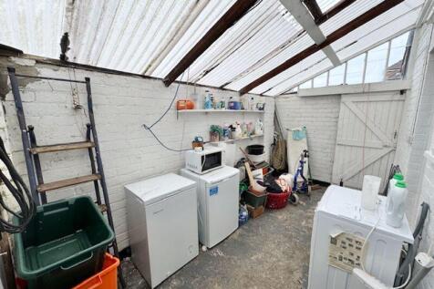 Utility lean to