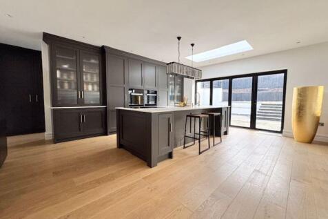 Kitchen breakfast dining area