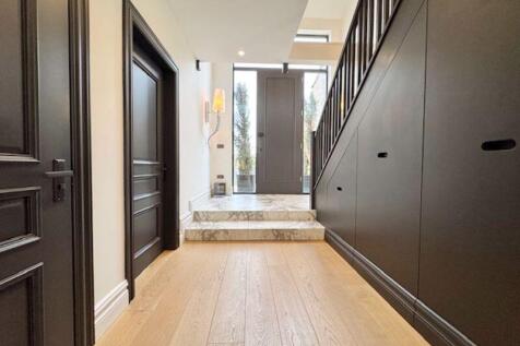 Entrance hall view 2
