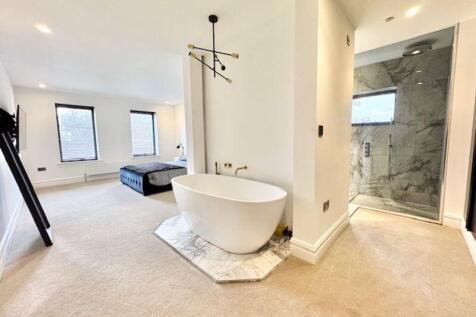Bedroom and en suite