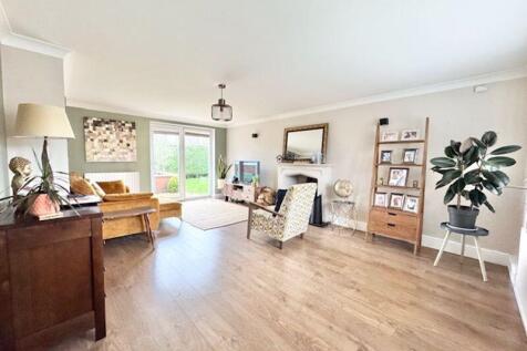 Lounge dining room
