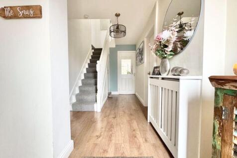 Entrance hall view 2