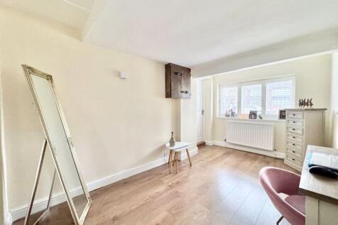 Bedroom 4 / Snug