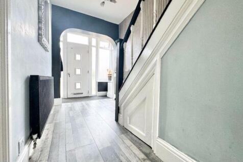 Entrance hall view 2