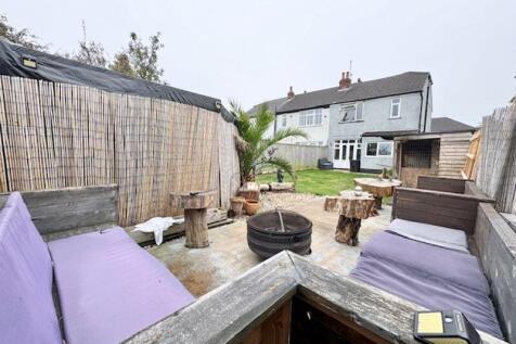 Patio to garden