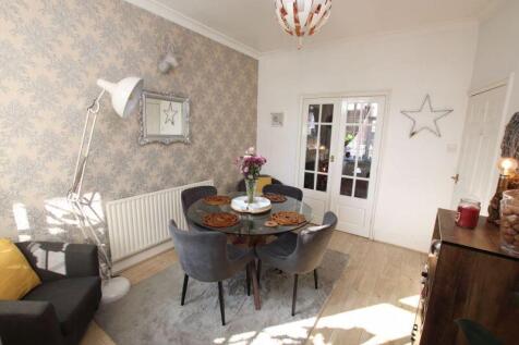 Dining room photo 2
