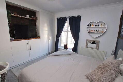 Bed 1 photo 2