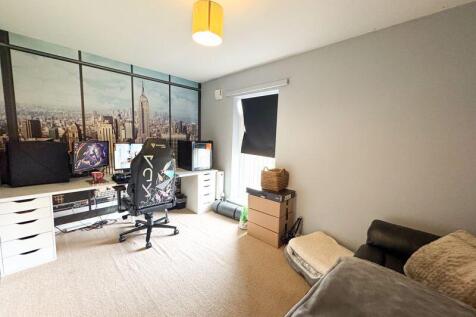 Lounge or bedroom 4 