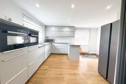 Kitchen-diner view 2 