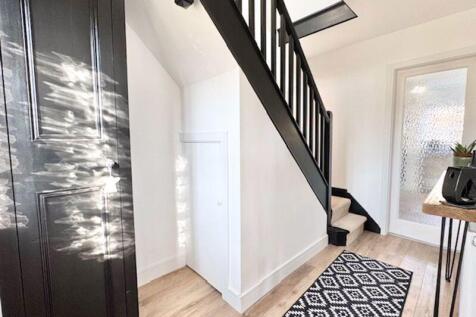 Entrance hall view 2