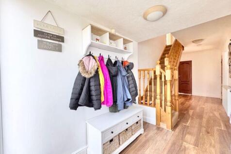 Entrance hall view 2