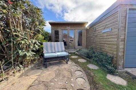 Summer house and second patio