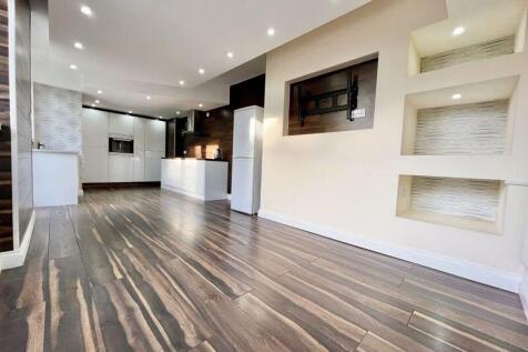 Kitchen/Dining area