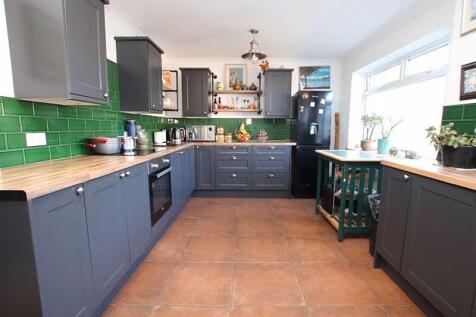 Kitchen photo 1