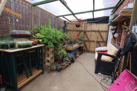 Side driveway area