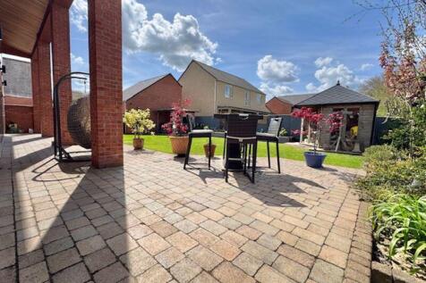 Rear patio and garden view 2