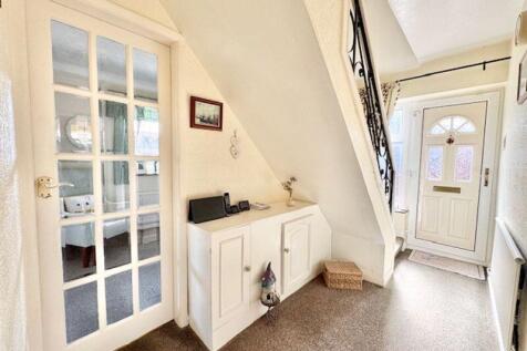 Entrance hall view 2