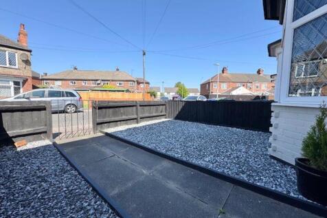 Front garden view 2