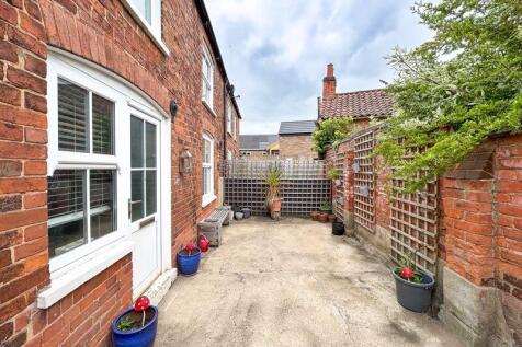 Rear garden view2 