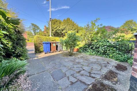 Front garden view 2