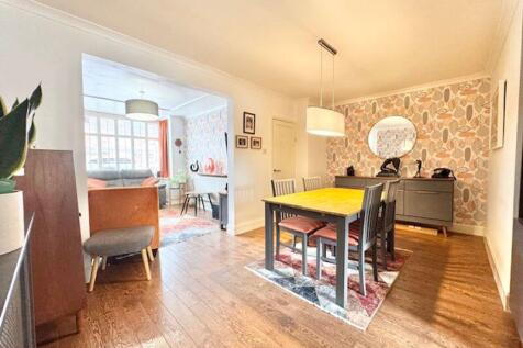 Dining room and lounge