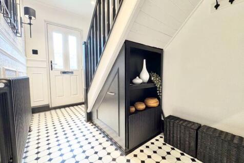 Entrance hall view 2