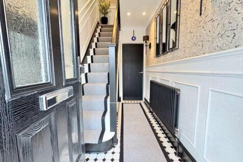 Entrance hall view 3