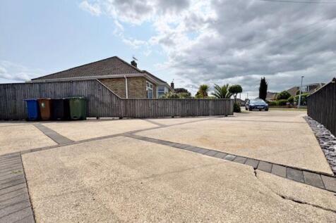 Front driveway view 2