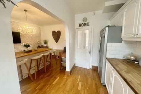 Kitchen to dining 