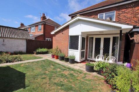 Rear elevation photo 1