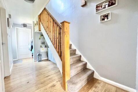 Entrance hall view 2