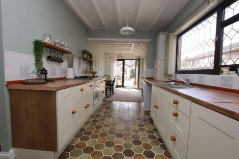 Kitchen dine photo 1