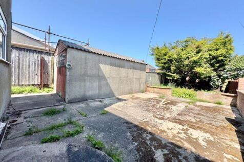 Patio to rear garden