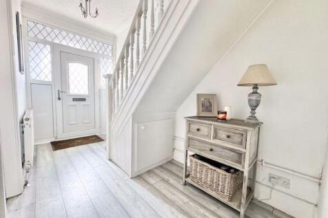 Entrance hall view 2