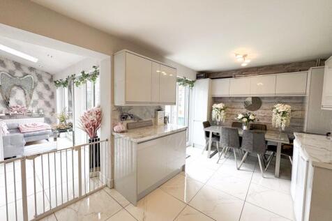 Kitchen-diner view 2 