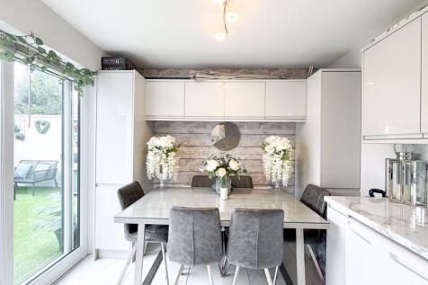 Kitchen-diner view 4