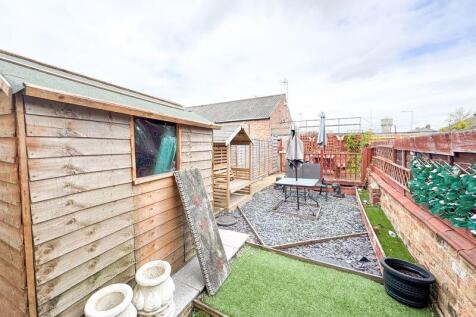 Rear garden view2 
