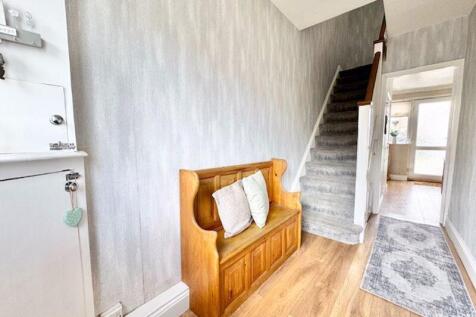 Entrance hall view 2