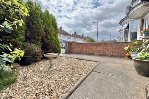 Front garden view 2