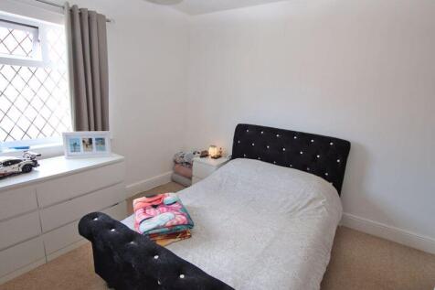 Bed 1 photo 2
