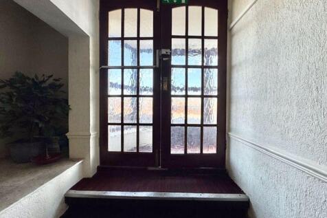 Communal entrance 