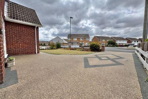Front garden and driveway